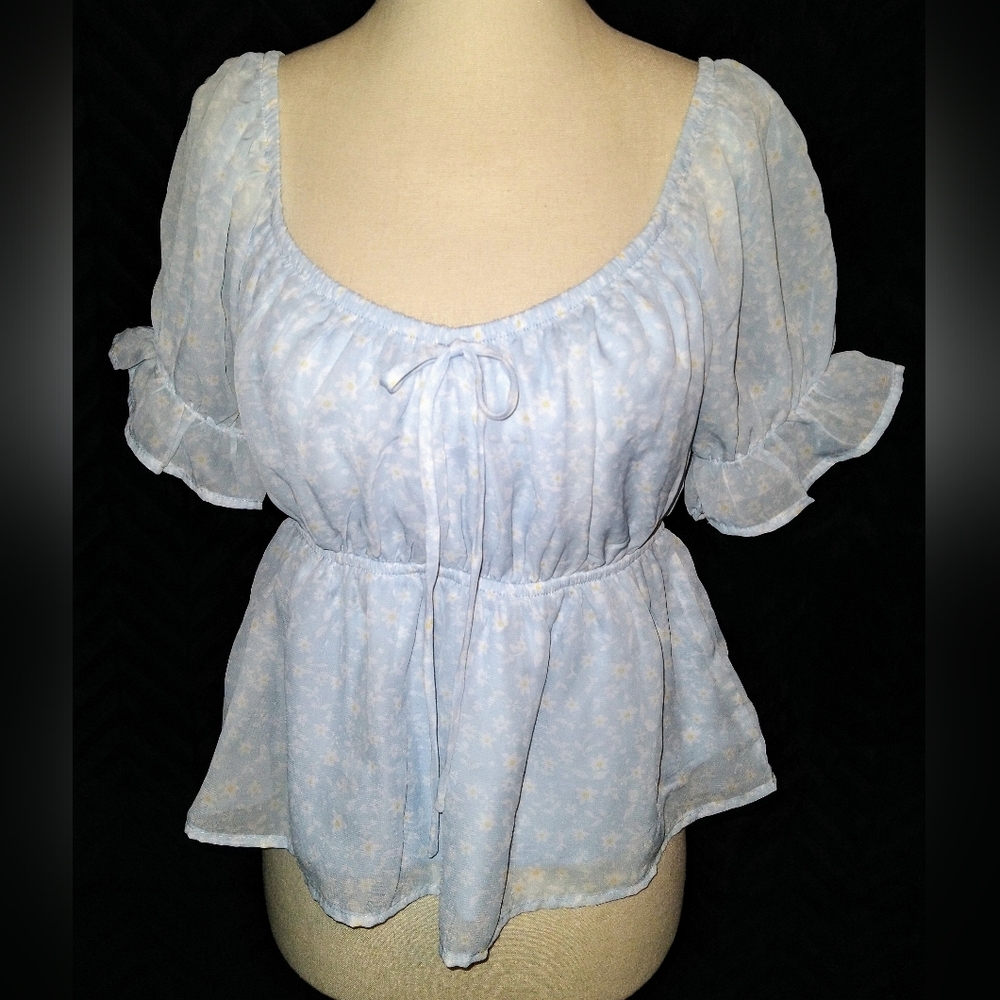 No Boundaries Light Blue Daisy Chiffon Babydoll Scoop Neck Blouse ~ Sz S